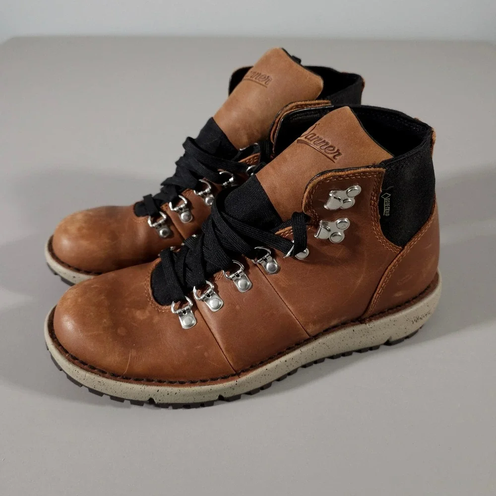 Danner Vertigo 917 Hiking Boots Mens 7 Light Brown Gore-Tex Leather 32381